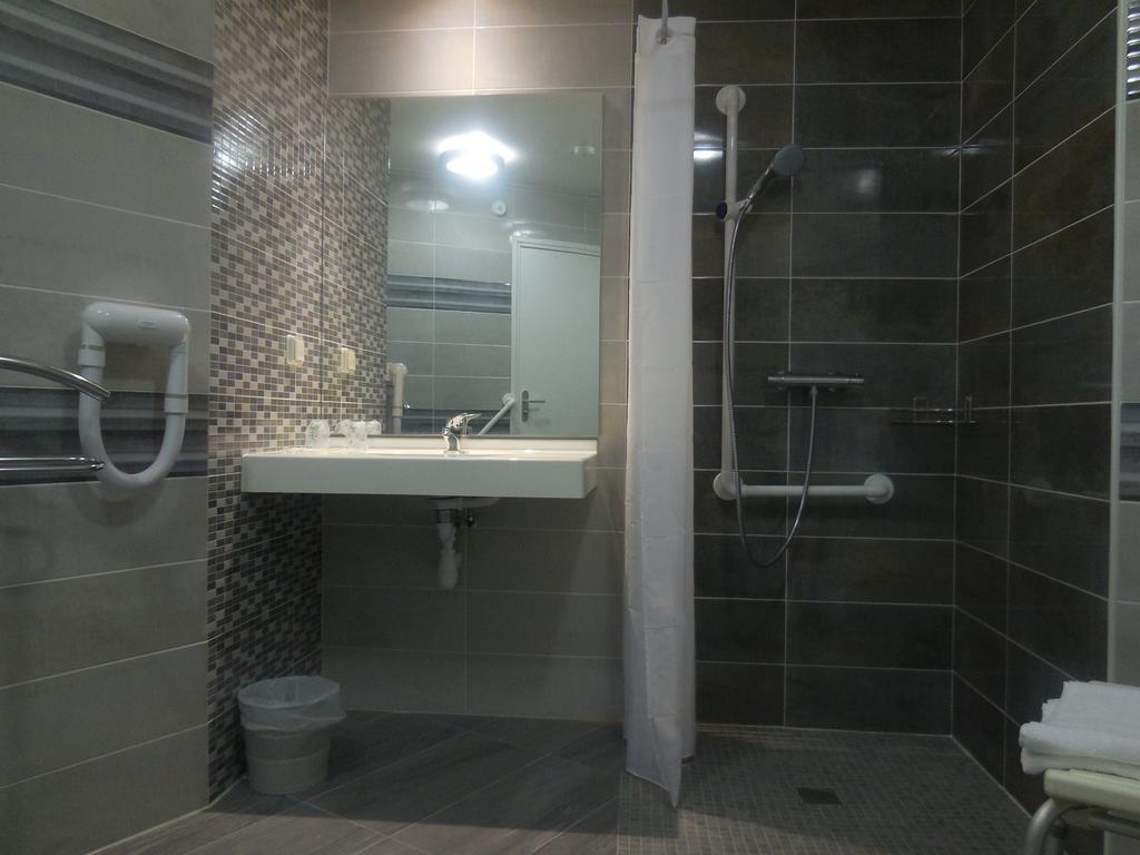 Au Relais De L'oust Hotel